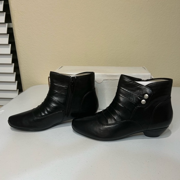 Josef Seibel black leather bootie ankle boots 37 US 6 6.5 - Picture 1 of 9